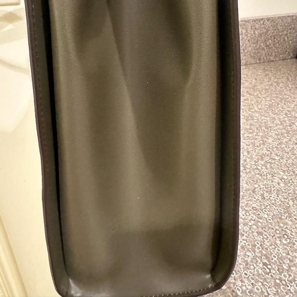 Charles and Keith XL tote bag light moss green NWOT - Picture 9 of 11